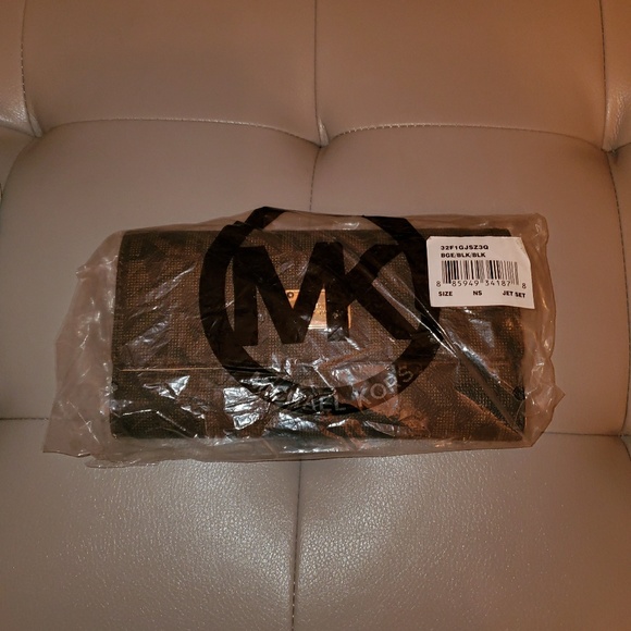 Mk Jet Set Checkbook Wallet - Picture 3 of 3